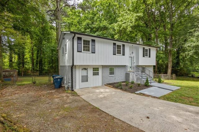 394 Burr Oak Court, Lawrenceville, GA 30046