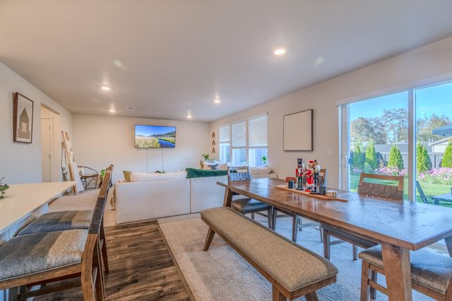 529 Black Bear Drive, Medford, OR 97501