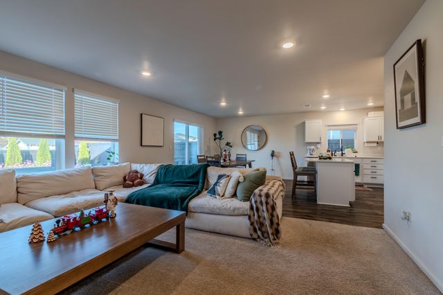 529 Black Bear Drive, Medford, OR 97501