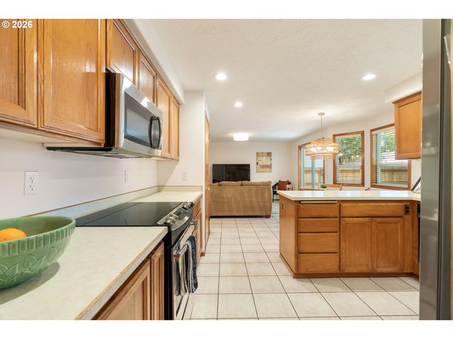 12295 Sw Anton Dr, Portland, OR 97223