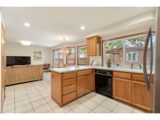 12295 Sw Anton Dr, Portland, OR 97223