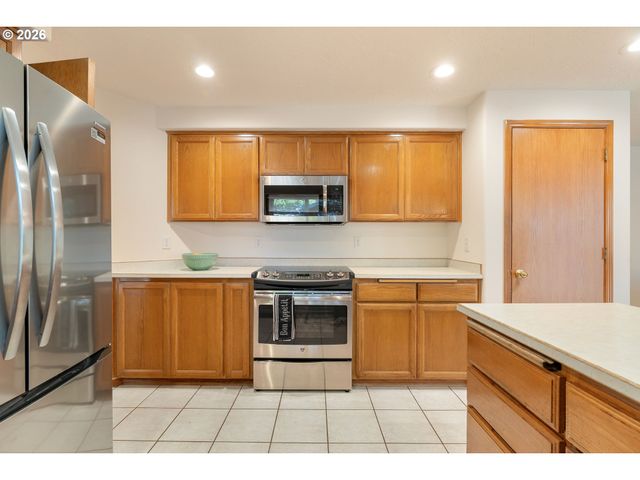 12295 Sw Anton Dr, Portland, OR 97223