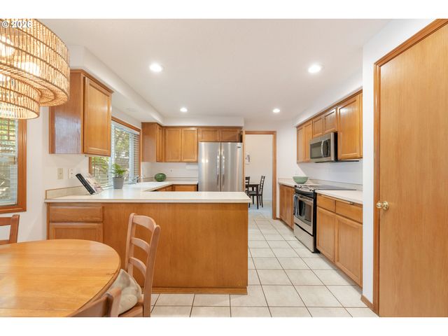 12295 Sw Anton Dr, Portland, OR 97223