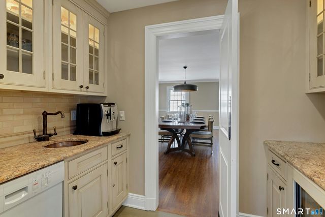 43 Ridgecrest Road, Stamford, CT 06903