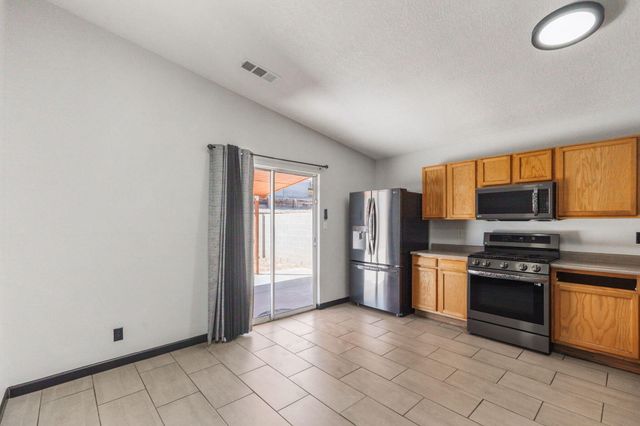 923 Chuckar Drive SW, Albuquerque, NM 87121