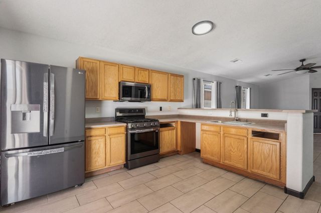 923 Chuckar Drive SW, Albuquerque, NM 87121