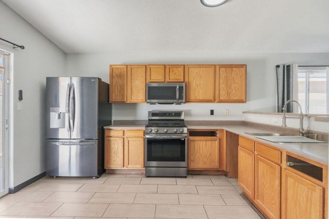 923 Chuckar Drive SW, Albuquerque, NM 87121