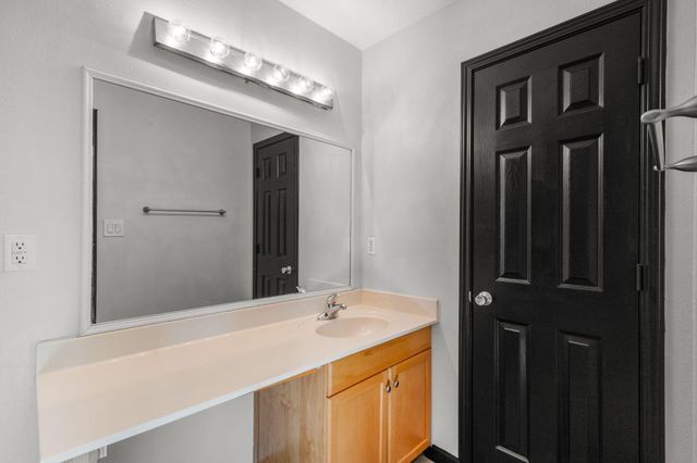 923 Chuckar Drive SW, Albuquerque, NM 87121