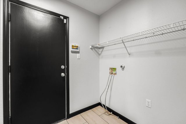 923 Chuckar Drive SW, Albuquerque, NM 87121