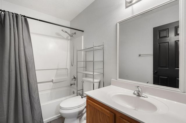 923 Chuckar Drive SW, Albuquerque, NM 87121