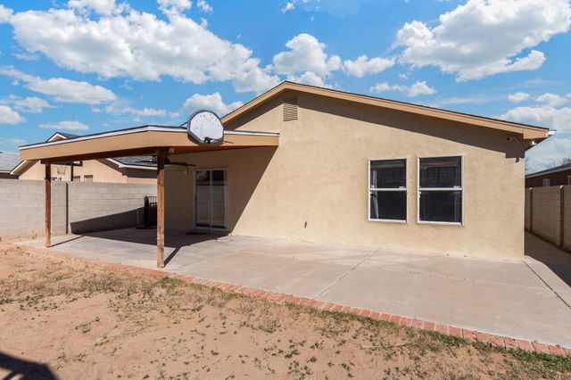 923 Chuckar Drive SW, Albuquerque, NM 87121