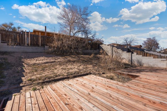 923 Chuckar Drive SW, Albuquerque, NM 87121