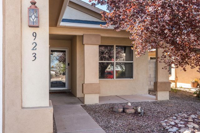 923 Chuckar Drive SW, Albuquerque, NM 87121