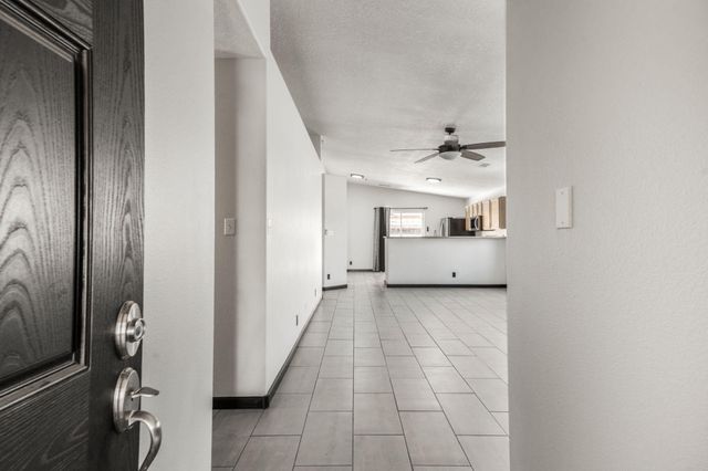 923 Chuckar Drive SW, Albuquerque, NM 87121