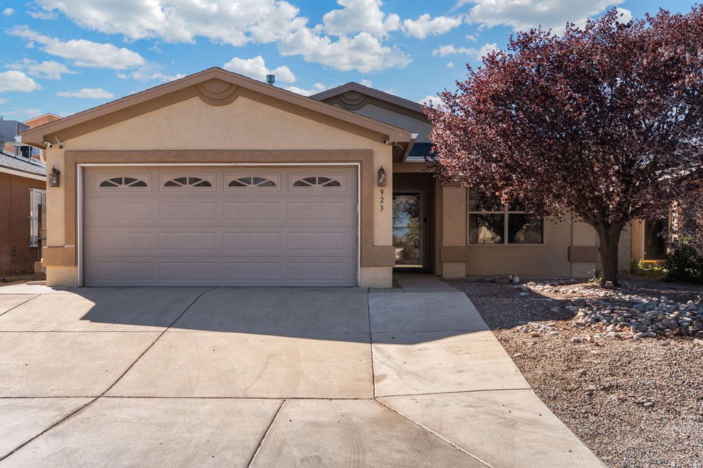 923 Chuckar Drive SW, Albuquerque, NM 87121