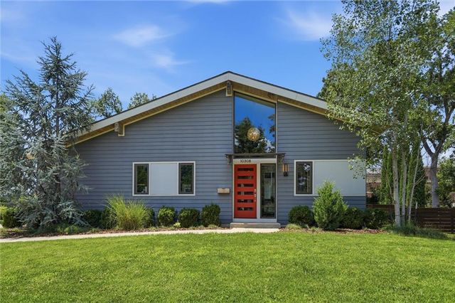 10308 Wenonga Lane, Leawood, KS 66206