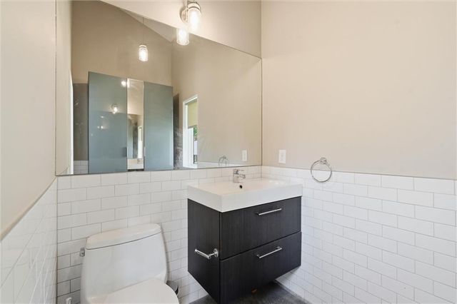 10308 Wenonga Lane, Leawood, KS 66206