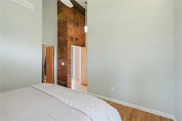 10308 Wenonga Lane, Leawood, KS 66206