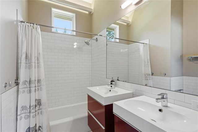 10308 Wenonga Lane, Leawood, KS 66206