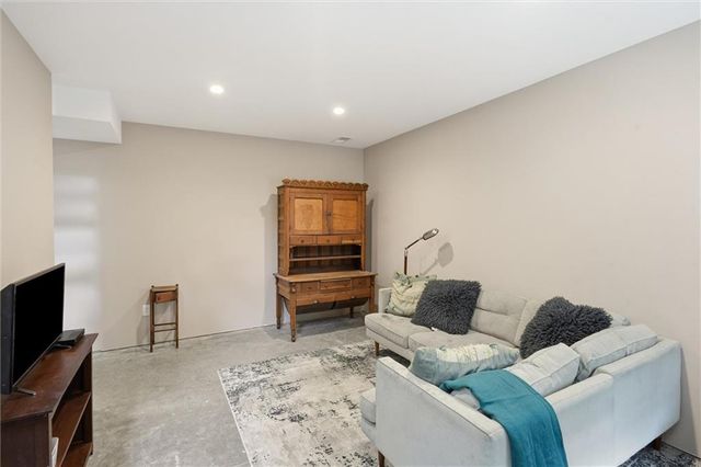 10308 Wenonga Lane, Leawood, KS 66206