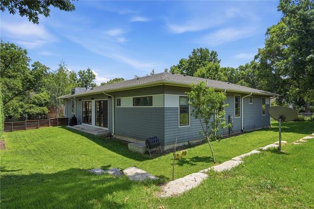 10308 Wenonga Lane, Leawood, KS 66206