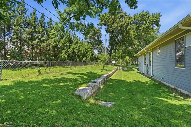 10308 Wenonga Lane, Leawood, KS 66206