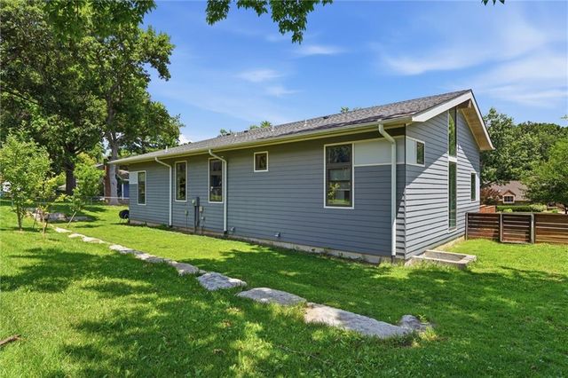 10308 Wenonga Lane, Leawood, KS 66206