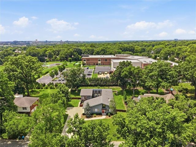 10308 Wenonga Lane, Leawood, KS 66206