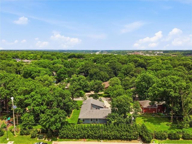 10308 Wenonga Lane, Leawood, KS 66206