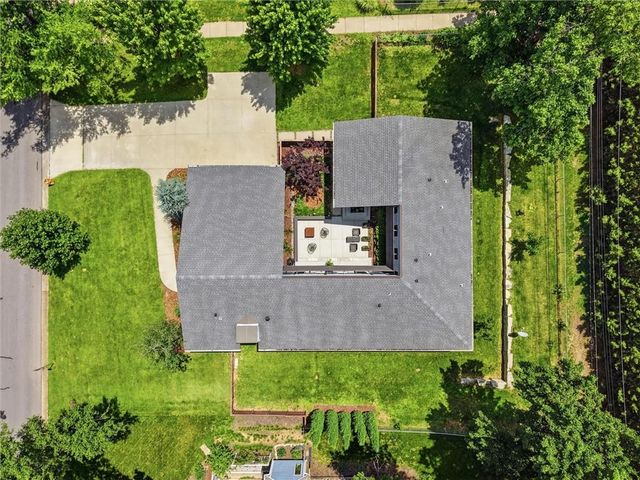 10308 Wenonga Lane, Leawood, KS 66206