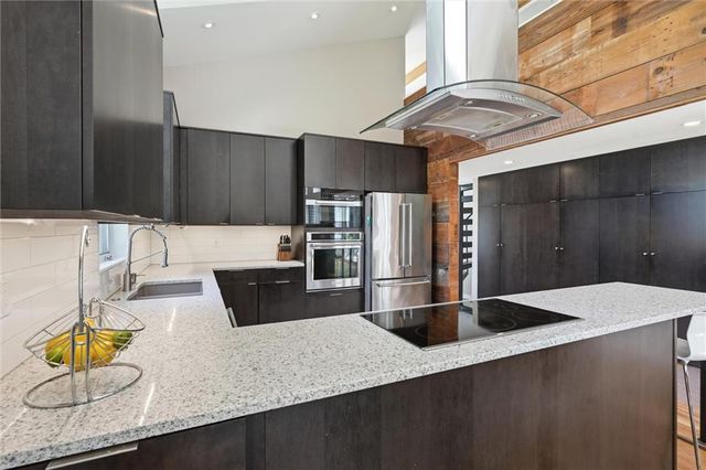 10308 Wenonga Lane, Leawood, KS 66206