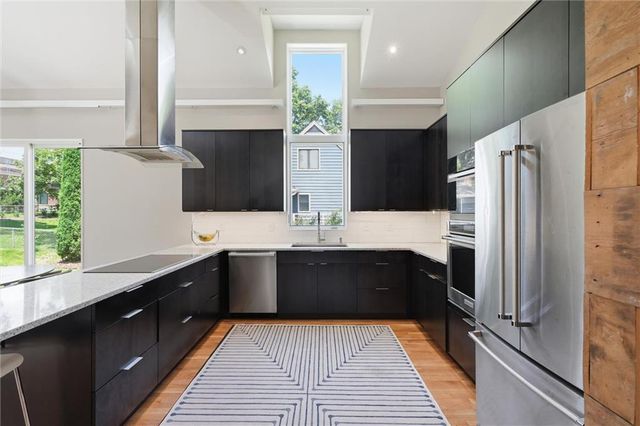 10308 Wenonga Lane, Leawood, KS 66206