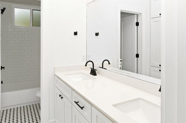 1500 Sylvan Glade A, Austin, TX 78745