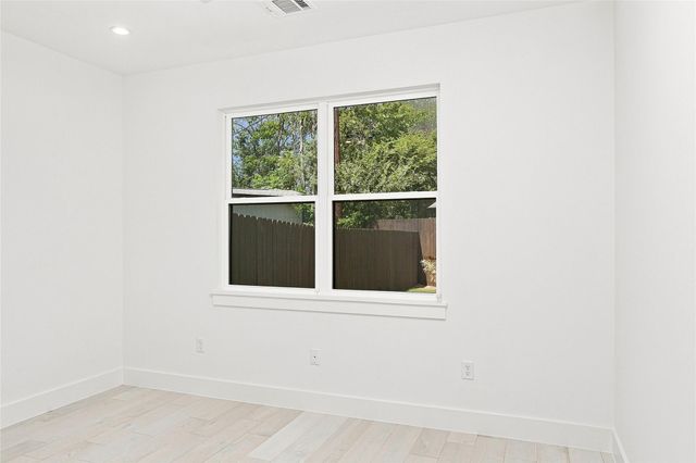 1500 Sylvan Glade A, Austin, TX 78745