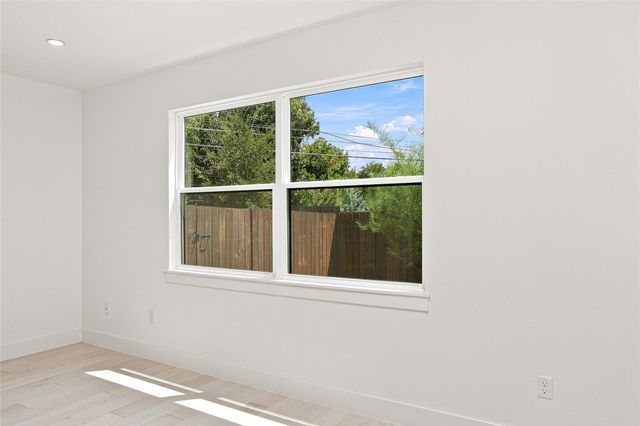 1500 Sylvan Glade A, Austin, TX 78745