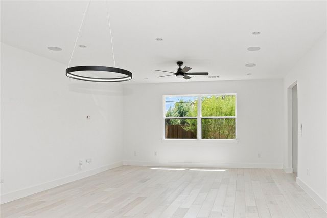 1500 Sylvan Glade A, Austin, TX 78745