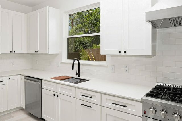 1500 Sylvan Glade A, Austin, TX 78745