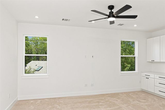 1500 Sylvan Glade A, Austin, TX 78745
