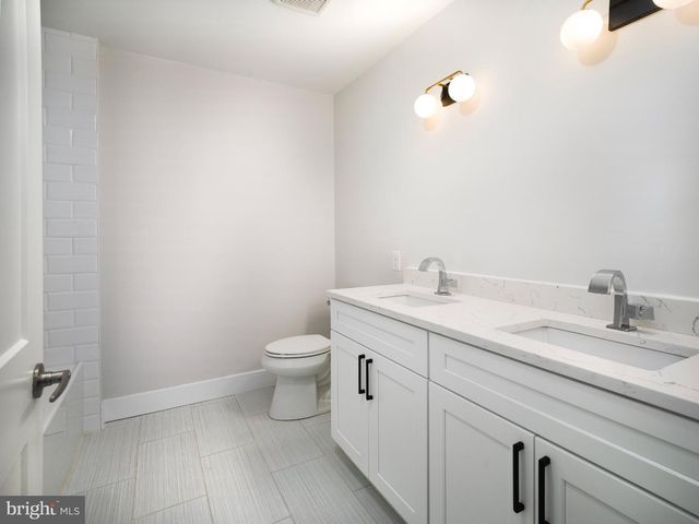 303 FOUNTAIN ST, Philadelphia, PA 19128
