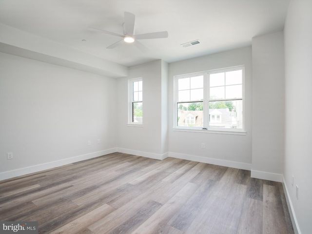 303 FOUNTAIN ST, Philadelphia, PA 19128