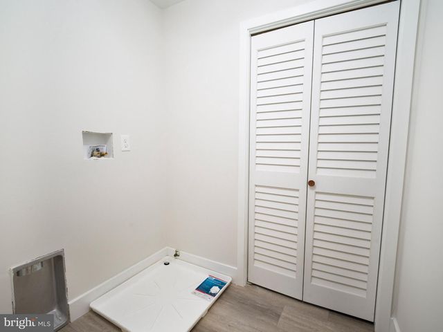 303 FOUNTAIN ST, Philadelphia, PA 19128