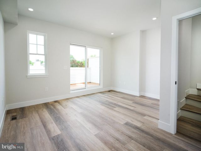 303 FOUNTAIN ST, Philadelphia, PA 19128