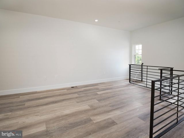 303 FOUNTAIN ST, Philadelphia, PA 19128