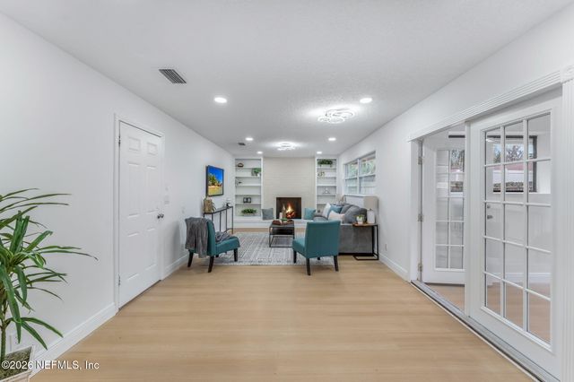 8460 LYNDA SUE Lane W, Jacksonville, FL 32217