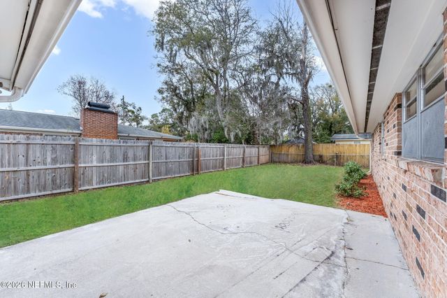 8460 LYNDA SUE Lane W, Jacksonville, FL 32217