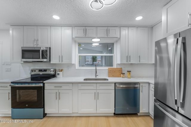 8460 LYNDA SUE Lane W, Jacksonville, FL 32217