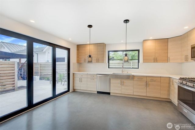 4608 NE 47th Street, Seattle, WA 98105
