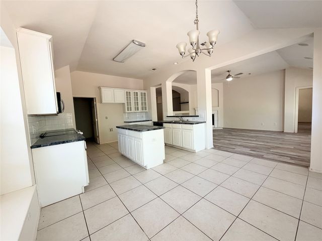 413 Rock Meadow Trail, Mansfield, TX 76063