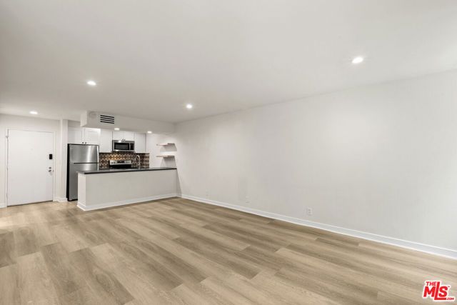 750 N Kings Road 111, West Hollywood, CA 90069