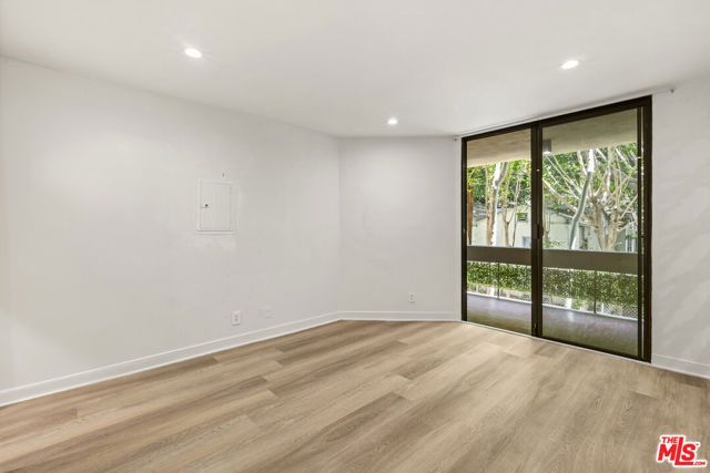 750 N Kings Road 111, West Hollywood, CA 90069